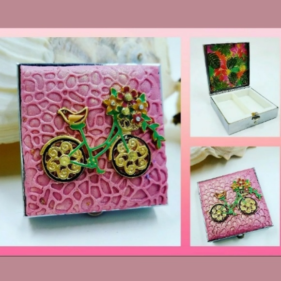 Pill Box Hand Crafted - Picture 1 of 1